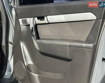 Серый Шевроле Каптива, объемом двигателя 2.2 л и пробегом 208 тыс. км за 10490 $, фото 12 на Automoto.ua