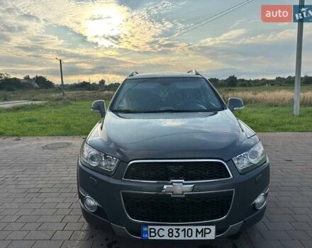 Серый Шевроле Каптива, объемом двигателя 2.2 л и пробегом 300 тыс. км за 12500 $, фото 2 на Automoto.ua