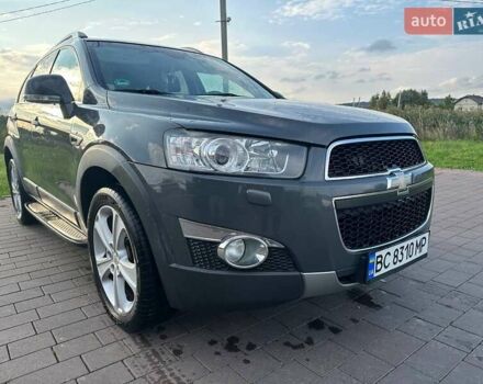 Серый Шевроле Каптива, объемом двигателя 2.2 л и пробегом 300 тыс. км за 12500 $, фото 1 на Automoto.ua
