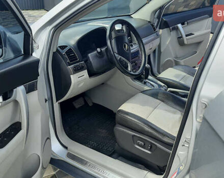 Серый Шевроле Каптива, объемом двигателя 2.23 л и пробегом 242 тыс. км за 11800 $, фото 12 на Automoto.ua