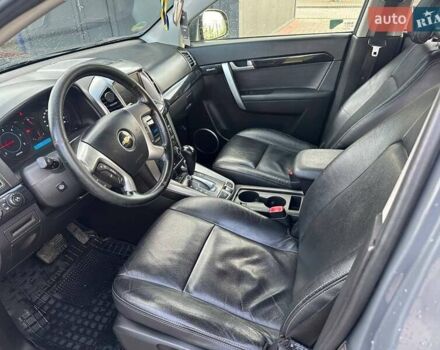 Серый Шевроле Каптива, объемом двигателя 2.2 л и пробегом 300 тыс. км за 12500 $, фото 38 на Automoto.ua