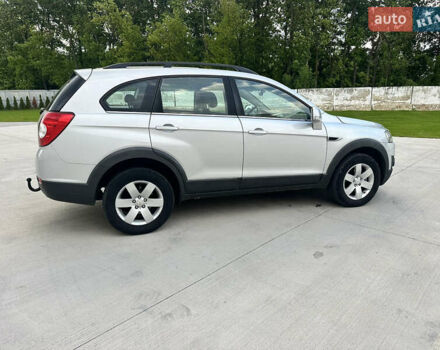 Серый Шевроле Каптива, объемом двигателя 2.2 л и пробегом 200 тыс. км за 9999 $, фото 8 на Automoto.ua