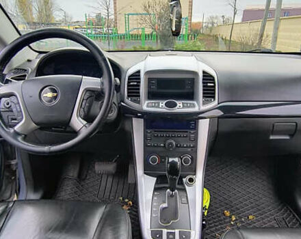 Серый Шевроле Каптива, объемом двигателя 2.38 л и пробегом 253 тыс. км за 10000 $, фото 6 на Automoto.ua