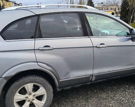 Серый Шевроле Каптива, объемом двигателя 2.38 л и пробегом 253 тыс. км за 10000 $, фото 2 на Automoto.ua