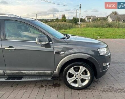 Серый Шевроле Каптива, объемом двигателя 2.2 л и пробегом 300 тыс. км за 12500 $, фото 4 на Automoto.ua