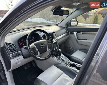 Серый Шевроле Каптива, объемом двигателя 2.2 л и пробегом 158 тыс. км за 12500 $, фото 11 на Automoto.ua