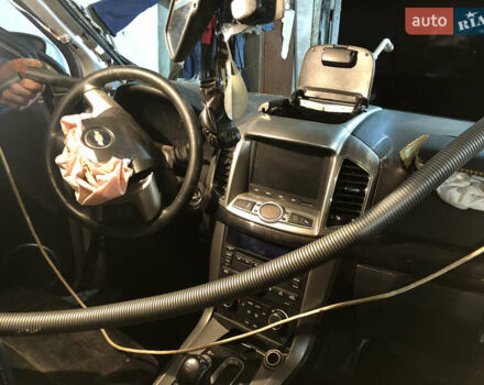 Серый Шевроле Каптива, объемом двигателя 2.2 л и пробегом 140 тыс. км за 4200 $, фото 12 на Automoto.ua