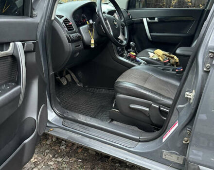 Серый Шевроле Каптива, объемом двигателя 2.2 л и пробегом 220 тыс. км за 11000 $, фото 7 на Automoto.ua