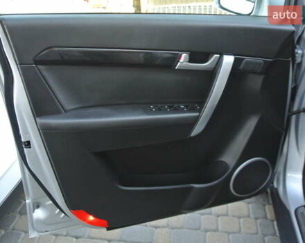 Серый Шевроле Каптива, объемом двигателя 2.2 л и пробегом 77 тыс. км за 13950 $, фото 12 на Automoto.ua