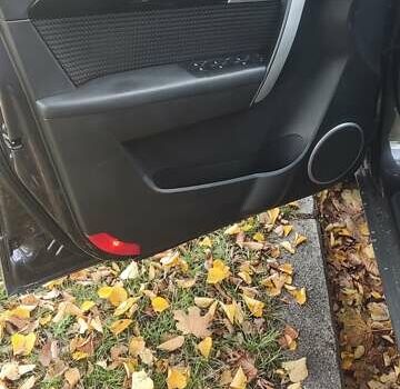 Серый Шевроле Каптива, объемом двигателя 2.2 л и пробегом 235 тыс. км за 12000 $, фото 10 на Automoto.ua