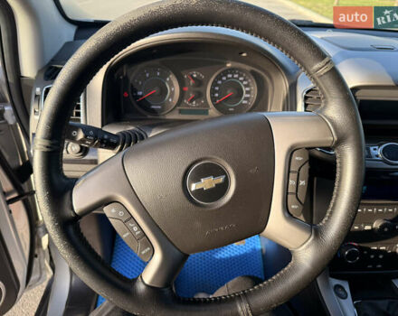 Сірий Шевроле Каптіва, об'ємом двигуна 2.41 л та пробігом 147 тис. км за 13500 $, фото 11 на Automoto.ua