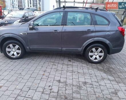 Серый Шевроле Каптива, объемом двигателя 2.2 л и пробегом 273 тыс. км за 10199 $, фото 3 на Automoto.ua