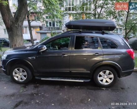 Серый Шевроле Каптива, объемом двигателя 2.2 л и пробегом 235 тыс. км за 12000 $, фото 1 на Automoto.ua