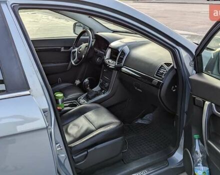 Серый Шевроле Каптива, объемом двигателя 2.2 л и пробегом 248 тыс. км за 10500 $, фото 7 на Automoto.ua