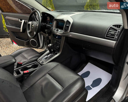 Серый Шевроле Каптива, объемом двигателя 2.2 л и пробегом 150 тыс. км за 11500 $, фото 17 на Automoto.ua