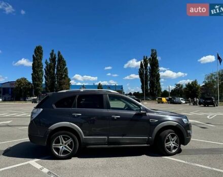 Серый Шевроле Каптива, объемом двигателя 2.2 л и пробегом 182 тыс. км за 11000 $, фото 3 на Automoto.ua