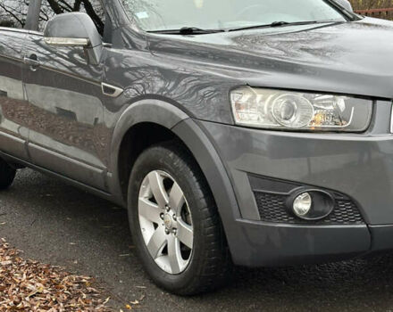 Серый Шевроле Каптива, объемом двигателя 2.2 л и пробегом 220 тыс. км за 11000 $, фото 4 на Automoto.ua