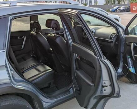 Серый Шевроле Каптива, объемом двигателя 2.2 л и пробегом 248 тыс. км за 10500 $, фото 4 на Automoto.ua