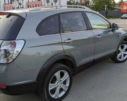 Серый Шевроле Каптива, объемом двигателя 2.2 л и пробегом 248 тыс. км за 10500 $, фото 2 на Automoto.ua