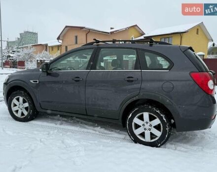 Серый Шевроле Каптива, объемом двигателя 2.2 л и пробегом 270 тыс. км за 8999 $, фото 4 на Automoto.ua