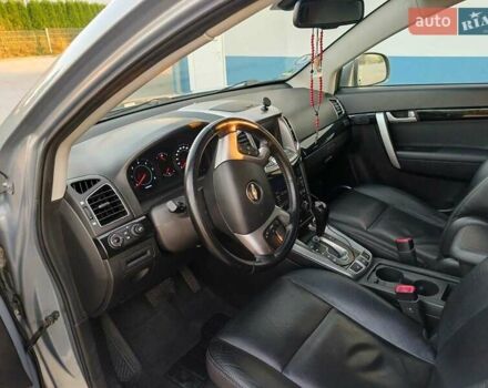 Сірий Шевроле Каптіва, об'ємом двигуна 2.2 л та пробігом 160 тис. км за 11900 $, фото 2 на Automoto.ua