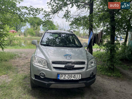 Сірий Шевроле Каптіва, об'ємом двигуна 2.4 л та пробігом 250 тис. км за 4500 $, фото 1 на Automoto.ua