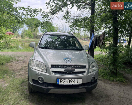 Серый Шевроле Каптива, объемом двигателя 2.4 л и пробегом 250 тыс. км за 4500 $, фото 1 на Automoto.ua