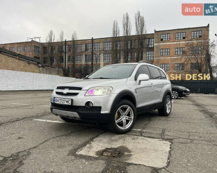 Серый Шевроле Каптива, объемом двигателя 2.41 л и пробегом 223 тыс. км за 9400 $, фото 1 на Automoto.ua
