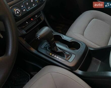 Белый Шевроле Колорадо, объемом двигателя 2.46 л и пробегом 55 тыс. км за 16900 $, фото 16 на Automoto.ua