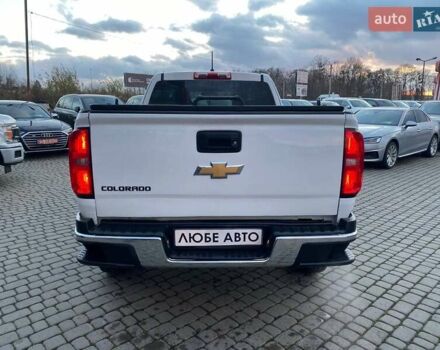 Белый Шевроле Колорадо, объемом двигателя 2.46 л и пробегом 55 тыс. км за 16900 $, фото 5 на Automoto.ua