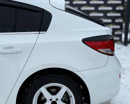 Белый Шевроле Круз, объемом двигателя 1.8 л и пробегом 248 тыс. км за 6500 $, фото 6 на Automoto.ua