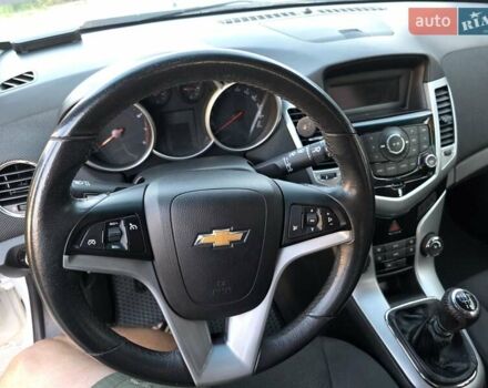 Белый Шевроле Круз, объемом двигателя 1.8 л и пробегом 105 тыс. км за 6500 $, фото 17 на Automoto.ua