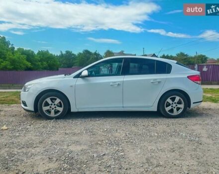 Белый Шевроле Круз, объемом двигателя 1.6 л и пробегом 218 тыс. км за 6999 $, фото 4 на Automoto.ua