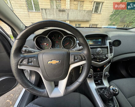 Белый Шевроле Круз, объемом двигателя 1.8 л и пробегом 120 тыс. км за 7800 $, фото 10 на Automoto.ua