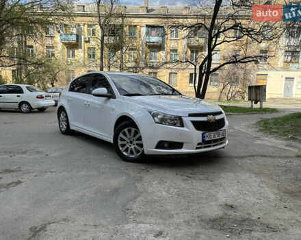 Белый Шевроле Круз, объемом двигателя 2 л и пробегом 235 тыс. км за 8200 $, фото 8 на Automoto.ua