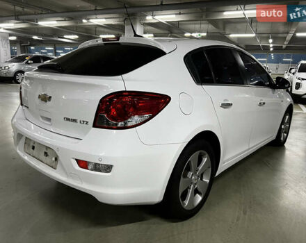 Белый Шевроле Круз, объемом двигателя 2 л и пробегом 120 тыс. км за 8000 $, фото 4 на Automoto.ua