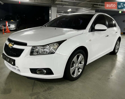 Белый Шевроле Круз, объемом двигателя 2 л и пробегом 119 тыс. км за 7642 $, фото 4 на Automoto.ua