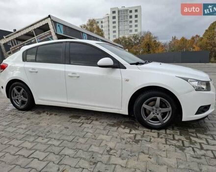 Белый Шевроле Круз, объемом двигателя 1.8 л и пробегом 144 тыс. км за 7500 $, фото 2 на Automoto.ua
