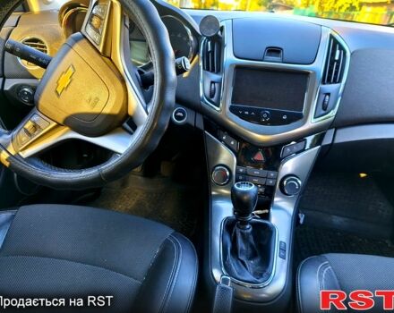 Шевроле Круз 2013 в Полтаве на Automoto.ua Белый Шевроле Круз, объемом двигателя 1.7 л и пробегом 193 тыс. км за 9000 $, фото 6 на Automoto.ua
