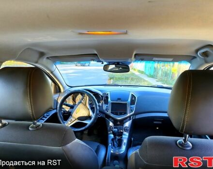 Шевроле Круз 2013 в Полтаве на Automoto.ua Белый Шевроле Круз, объемом двигателя 1.7 л и пробегом 193 тыс. км за 9000 $, фото 5 на Automoto.ua