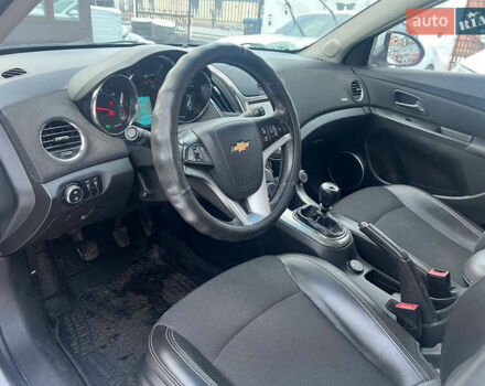 Белый Шевроле Круз, объемом двигателя 1.7 л и пробегом 193 тыс. км за 8800 $, фото 9 на Automoto.ua