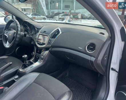 Белый Шевроле Круз, объемом двигателя 1.7 л и пробегом 193 тыс. км за 8800 $, фото 11 на Automoto.ua