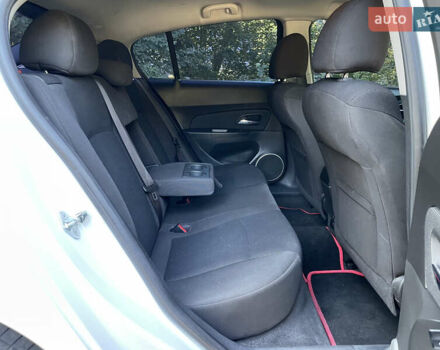 Белый Шевроле Круз, объемом двигателя 1.8 л и пробегом 129 тыс. км за 7990 $, фото 20 на Automoto.ua