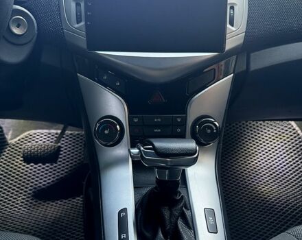 Белый Шевроле Круз, объемом двигателя 1.8 л и пробегом 185 тыс. км за 5700 $, фото 7 на Automoto.ua