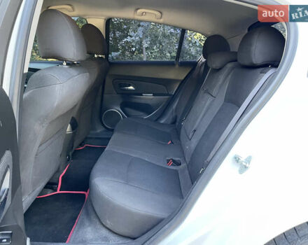 Белый Шевроле Круз, объемом двигателя 1.8 л и пробегом 129 тыс. км за 7990 $, фото 19 на Automoto.ua