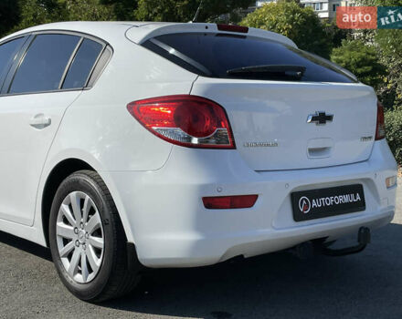 Белый Шевроле Круз, объемом двигателя 1.8 л и пробегом 129 тыс. км за 7990 $, фото 6 на Automoto.ua
