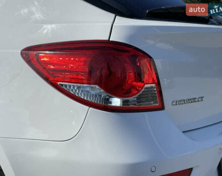 Белый Шевроле Круз, объемом двигателя 1.8 л и пробегом 129 тыс. км за 7990 $, фото 7 на Automoto.ua
