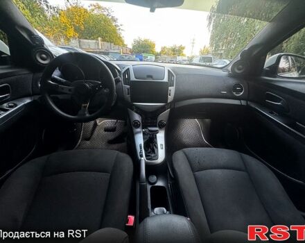 Белый Шевроле Круз, объемом двигателя 1.8 л и пробегом 185 тыс. км за 5700 $, фото 6 на Automoto.ua