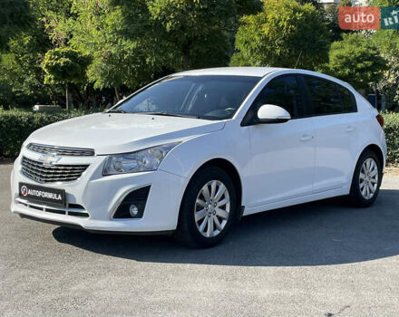 Белый Шевроле Круз, объемом двигателя 1.8 л и пробегом 129 тыс. км за 7990 $, фото 4 на Automoto.ua