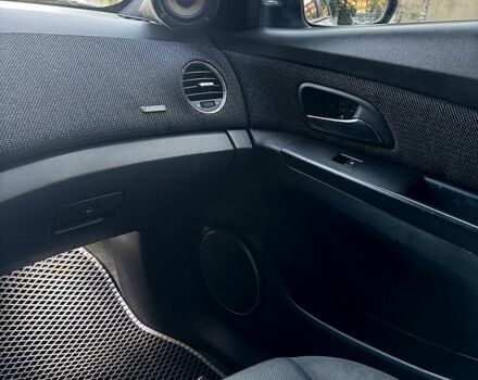 Белый Шевроле Круз, объемом двигателя 1.8 л и пробегом 185 тыс. км за 5700 $, фото 8 на Automoto.ua